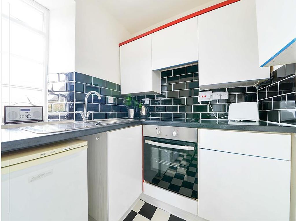Alexander House Apartment Corsham Room photo